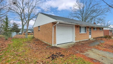 1631 Lucks Rd in Reynoldsburg, OH - Foto de edificio - Building Photo