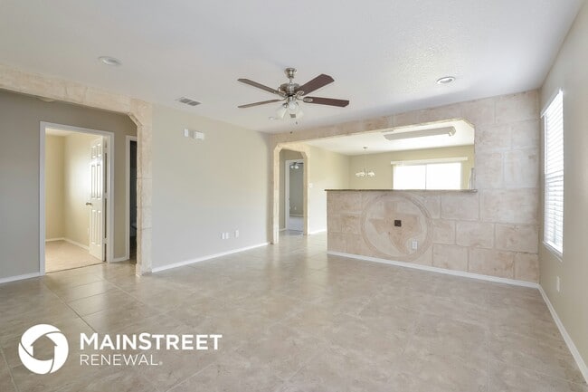 9318 Maple Silver in San Antonio, TX - Building Photo - Building Photo