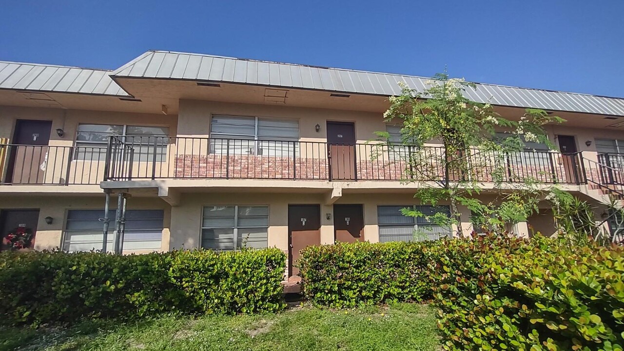 403 NW 32nd Ct, Unit 206 in Pompano Beach, FL - Building Photo