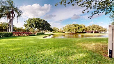 11175 SW 17th Mnr in Davie, FL - Foto de edificio - Building Photo