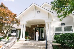 Wellington Place at Olde Town in Manassas, VA - Building Photo