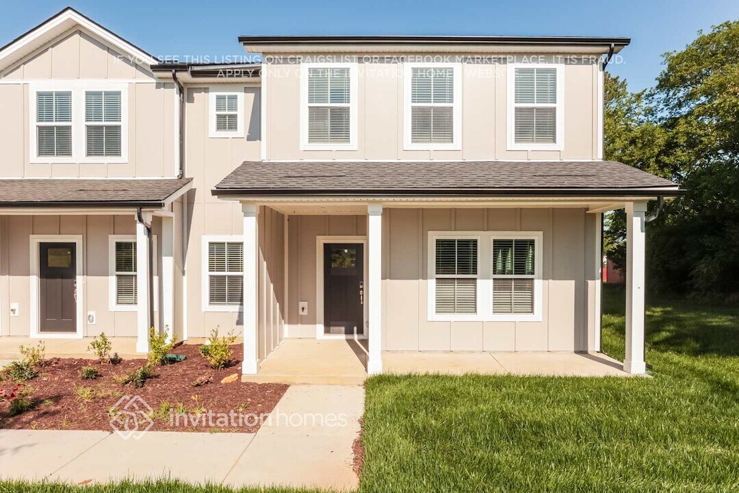 215 River Rock Dr in Lebanon, TN - Building Photo