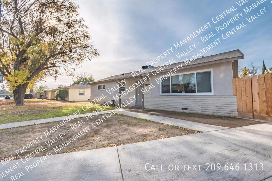 1631 Dixie Ln in Modesto, CA - Building Photo