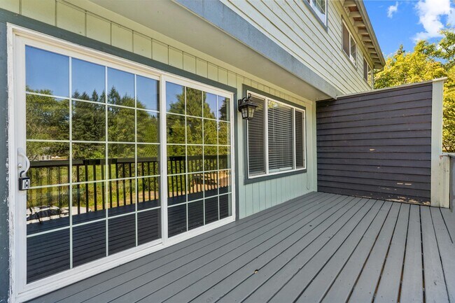 671 SE 24th Ave in Hillsboro, OR - Building Photo - Building Photo