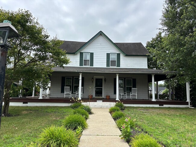 property at 1511 River Rd