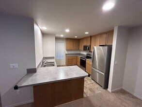 750 SE Davis St in McMinnville, OR - Building Photo - Building Photo