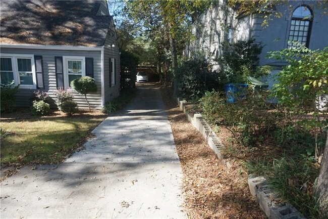 2210 Lenox Rd NE in Atlanta, GA - Building Photo - Building Photo