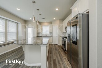 29884 Dovetail Blf Ln, Unit 0431 in Spring, TX - Foto de edificio - Building Photo