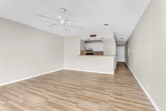 12500 Melville Dr, Unit D-234 in Montgomery, TX - Foto de edificio - Building Photo