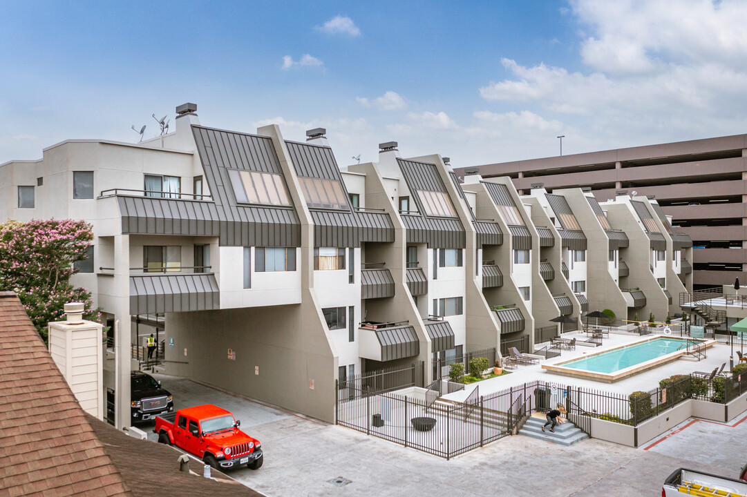 Augusta Court Apartments in Houston, TX - Building Photo