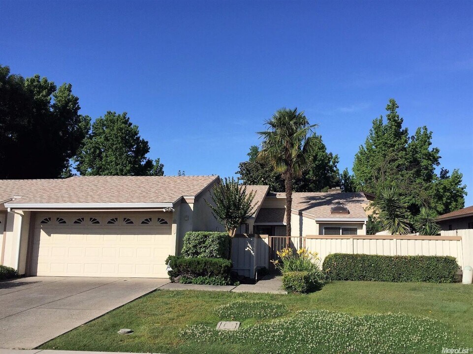2263 Lido Cir in Stockton, CA - Building Photo