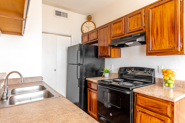 Huntington Ridge in Irving, TX - Building Photo - Interior Photo