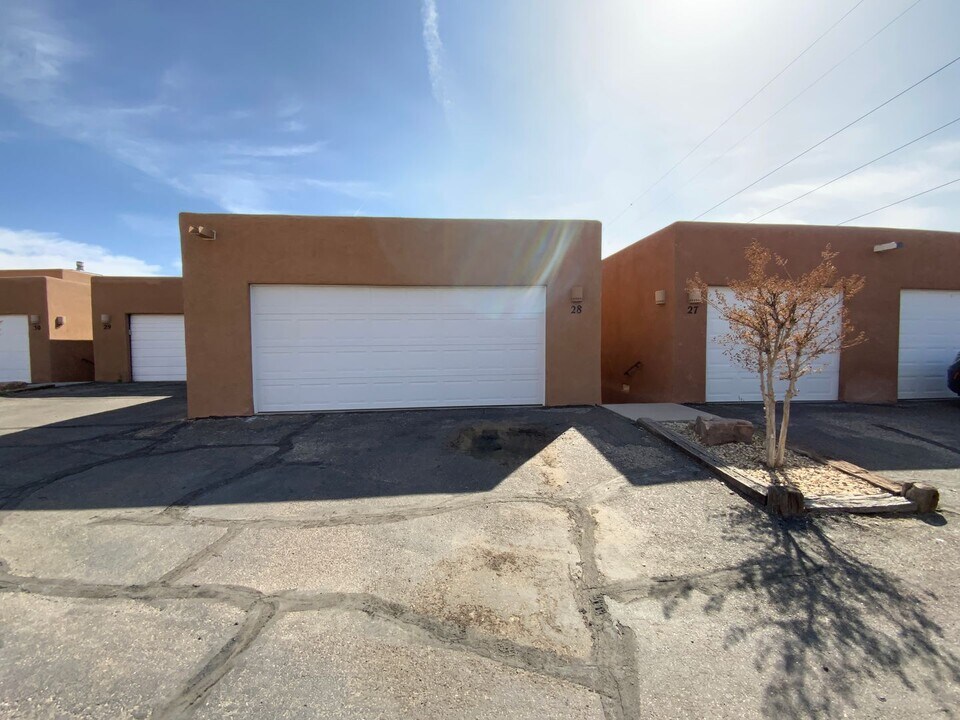 2700 Vista Grande Dr NW in Albuquerque, NM - Building Photo