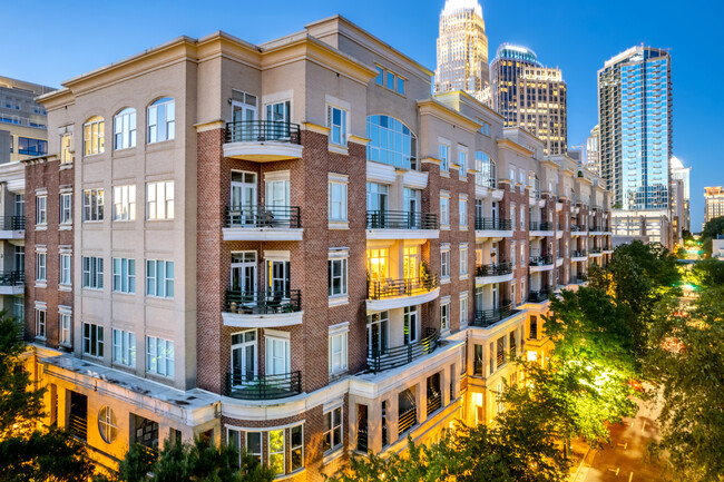 400 N Church St in Charlotte, NC - Foto de edificio - Building Photo