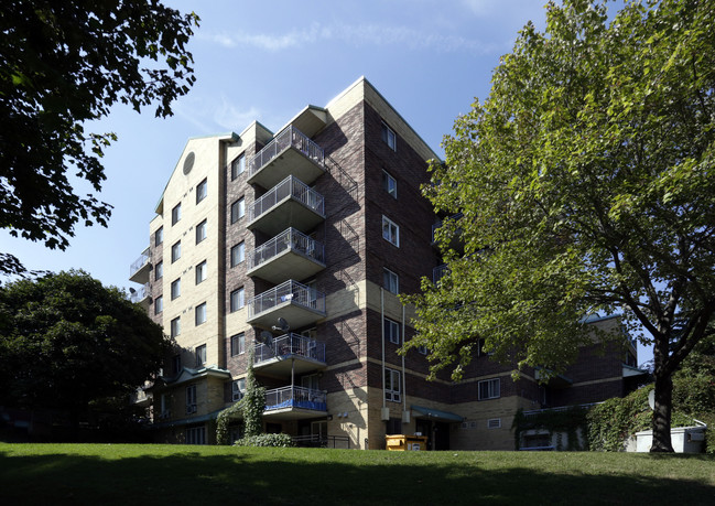 310 Wiggins Pl in Ottawa, ON - Building Photo - Building Photo