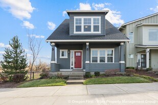 3662 SE 67th Ave in Hillsboro, OR - Building Photo