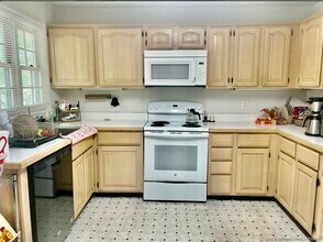 118 Grove St in Stamford, CT - Building Photo - Building Photo