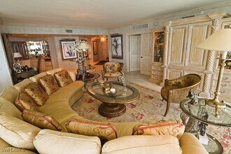 8231 Bay Colony Dr in Naples, FL - Building Photo - Building Photo