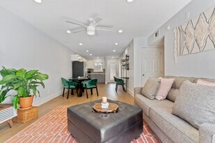 909 Reinli St in Austin, TX - Building Photo