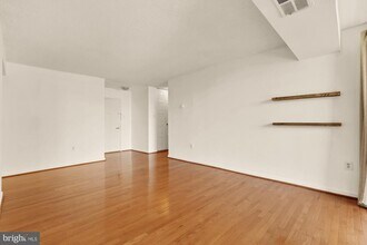 4500 S Four Mile Run Dr in Arlington, VA - Building Photo - Building Photo