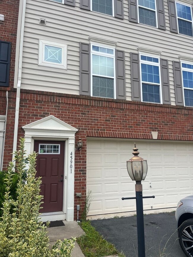 45901 Peach Oak Terrace