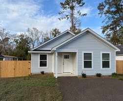 16 Naskapi St in Crawfordville, FL - Building Photo
