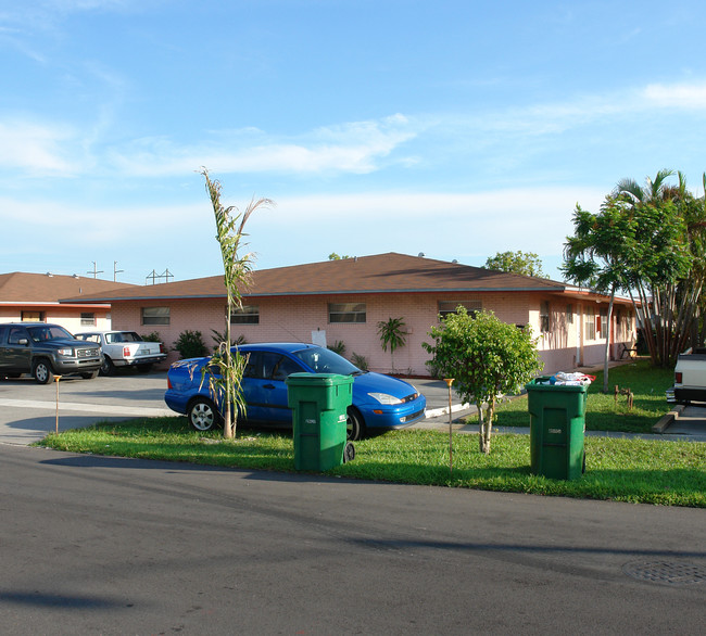 5301 NW 21st Ct in Fort Lauderdale, FL - Foto de edificio - Building Photo