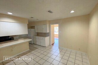 202 Timber Ln in Baytown, TX - Foto de edificio - Building Photo