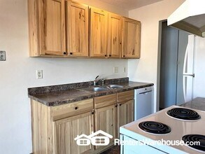 1002 Westbrooke Way in Hopkins, MN - Building Photo - Building Photo