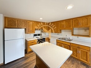 410 Aloysius Ct in De Pere, WI - Building Photo - Building Photo