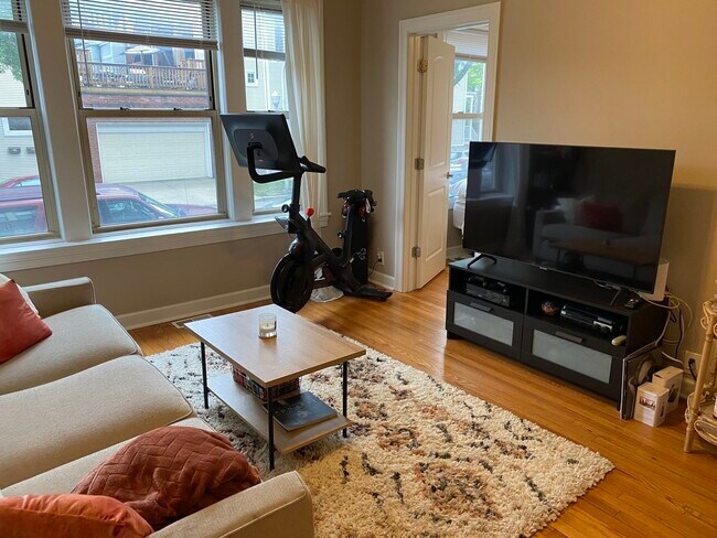 1150 W Barry Ave in Chicago, IL - Building Photo - Building Photo