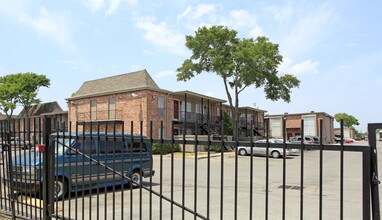 Napoleon Square in Houston, TX - Building Photo - Building Photo