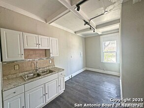146 Fairview Ave in San Antonio, TX - Building Photo - Building Photo