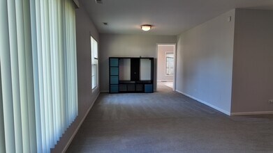 1025 Mayfield Ln in Hoffman Estates, IL - Building Photo - Building Photo