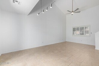 8001 W Carolina Dr in Peoria, AZ - Foto de edificio - Building Photo