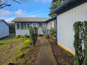 13309-13311 Clairmont Way in Oregon City, OR - Foto de edificio - Building Photo
