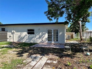 11950 SW 199th St in Miami, FL - Building Photo - Building Photo