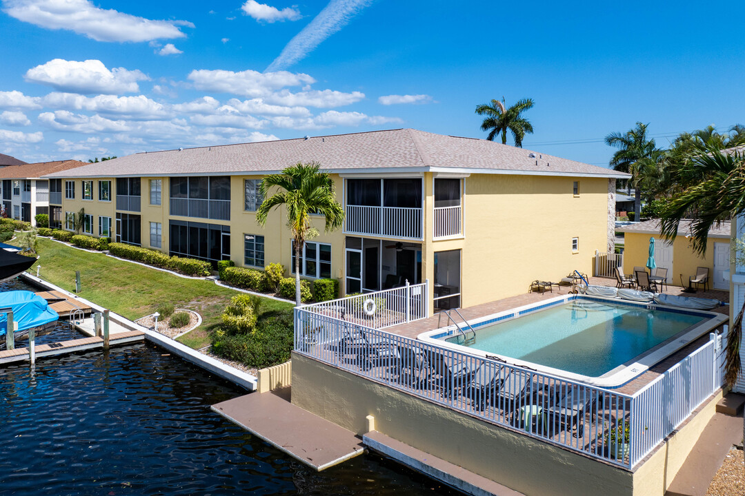 Beach Villa I in Cape Coral, FL - Building Photo