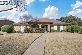 932 Bluffview Dr in Desoto, TX - Building Photo - Building Photo