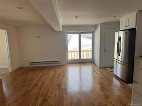 505 S Main St in Freeport, NY - Foto de edificio - Building Photo