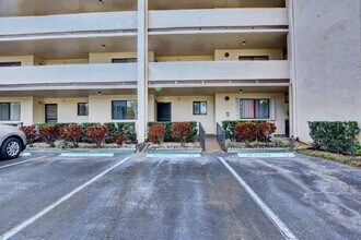 3154 Via Poinciana in Greenacres, FL - Building Photo - Building Photo