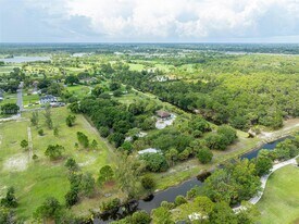 576 Marshall Rd in West Palm Beach, FL - Building Photo