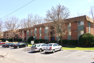 Woodbrooke in Cincinnati, OH - Building Photo - Building Photo