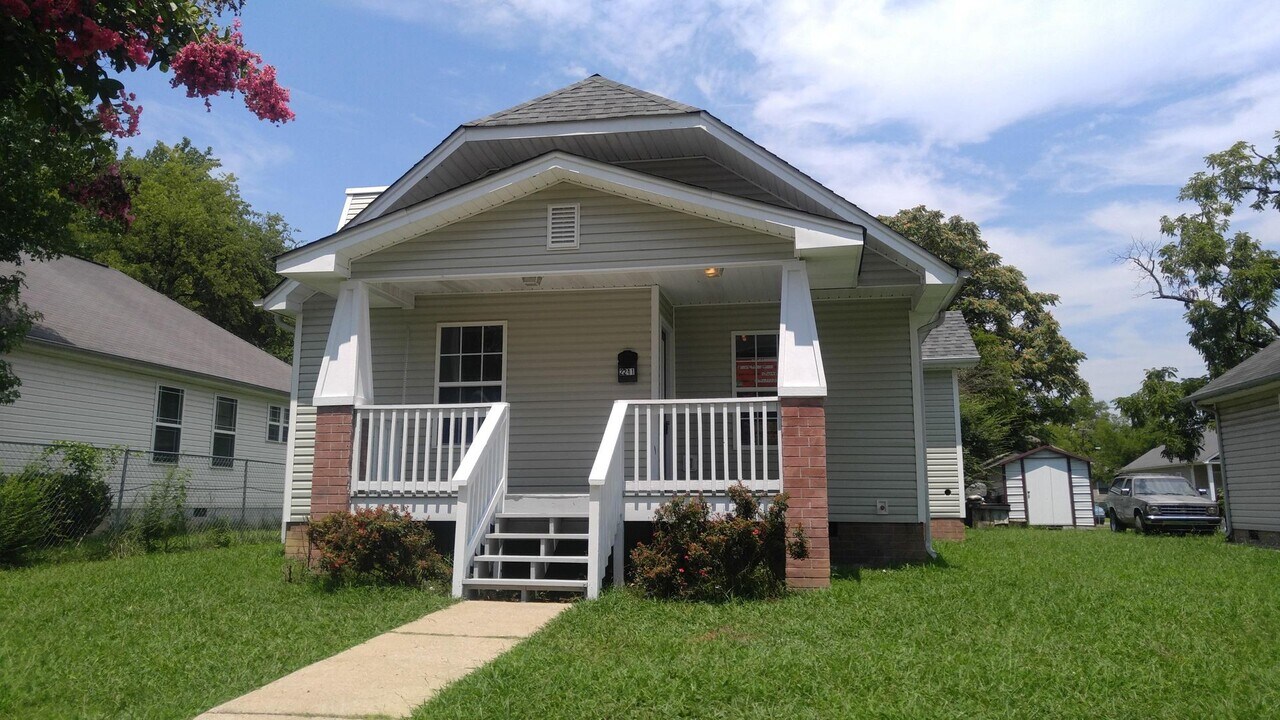 2211 E 12th St in Chattanooga, TN - Building Photo
