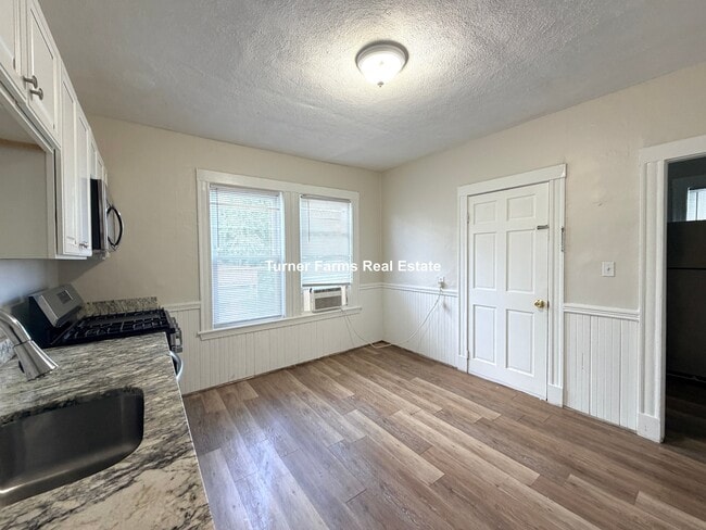 18 Perry St, Unit 3