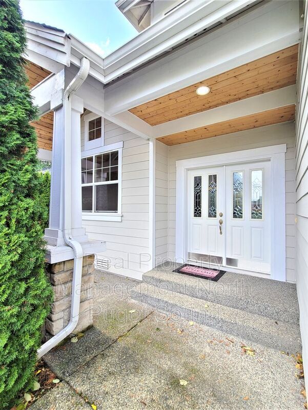 19630 9th Pl W in Lynnwood, WA - Building Photo - Building Photo