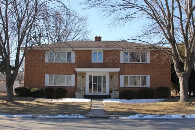 3309 E Edgemere Dr in Appleton, WI - Foto de edificio - Building Photo