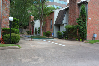 Townhomes at Westchase in Houston, TX - Foto de edificio - Building Photo