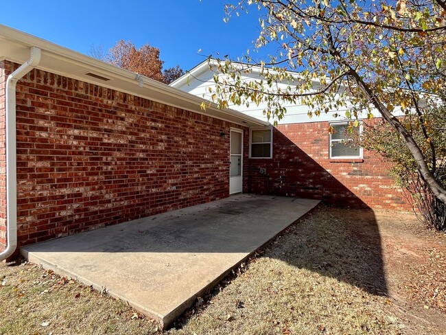 229 E Lincoln Ave in Edmond, OK - Building Photo - Building Photo