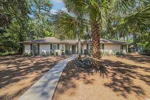 16 Pelican St in Hilton Head Island, SC - Building Photo